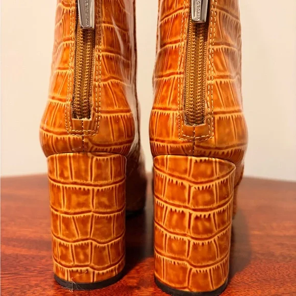 Vince Camuto Croc Embossed Block Heel Booties 6M - Picture 3 of 6